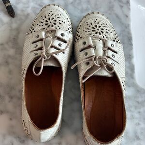 Chic Cream Lace-Up Women's Flats